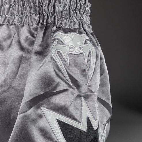 Shorts de Muay Thai Venum Inferno 2.0 - Gris/Negro