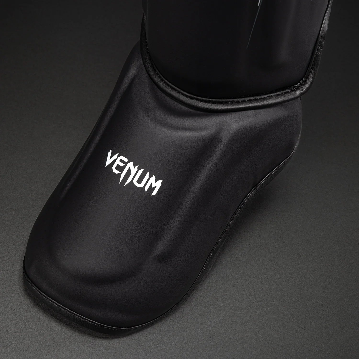 Espinilleras Venum Streamline - Negro/Oro