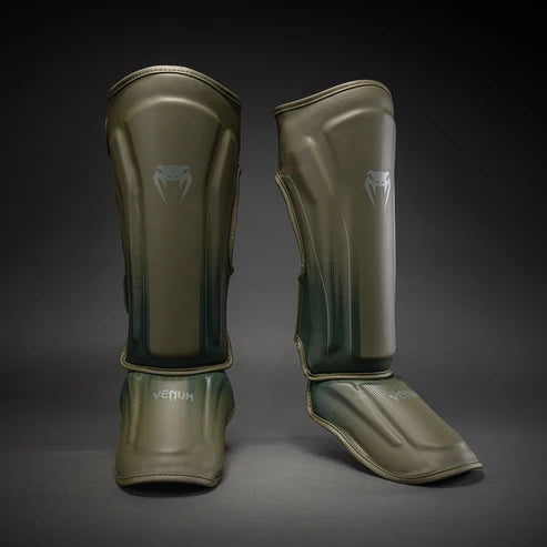 Espinilleras Venum Stealth  - Caqui/Verde Oscuro