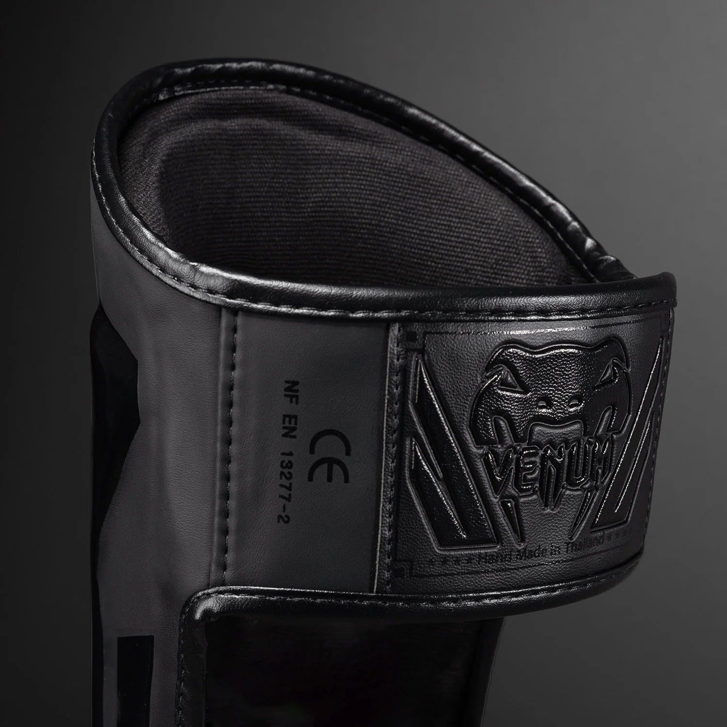 Espinillas Venum Elite- Mate/Negro